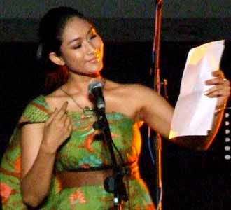 Jelang Malam Pengantin Happy Salma