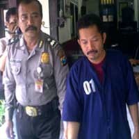 Bayar Utang dengan Emas Palsu, Adi Dibui