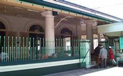 Masjid Ampel Jadi Tempat Rehat Peziarah di Bulan Puasa