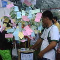 Mengaku Dosa di Pohon Harapan di Senayan