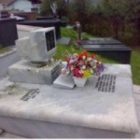 Kuburan Dilelang Online Rp 5 Miliar
