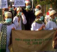 Pawai Anak Yatim Anti Flu Babi