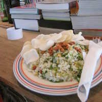 Harumnya Nasi Hijau dan Kesegaran Es Teh Tarik