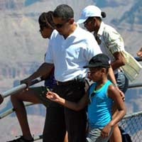 Liburan Musim Panas Ala Malia dan Sasha Obama