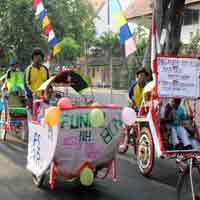 Meriahkan Agustusan, Pengayuh Becak Gelar Karnaval 