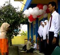 Upacara HUT RI dengan Kesederhanaan