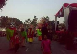 Arak-arakan Festival Budaya di Monas Hibur Warga Jakarta