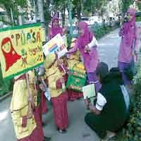 Sambut Ramadan, Siswa TK Ngamen Bersama 