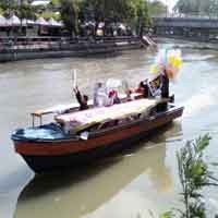 Jelang Ramadan, PKS Pawai Simpatik di Sungai Kalimas 