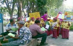 Siswa TK Ngamen Bersama Ajak Warga Puasa