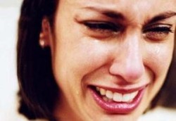 Wanita Menangis 12.000 Jam Selama Hidupnya?