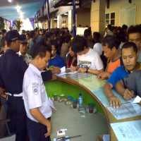 Tiket di Stasiun Senen Ludes dalam 15 Menit