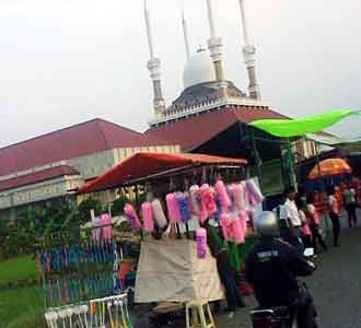 Pedagang Dugderan Jelang Ramadan