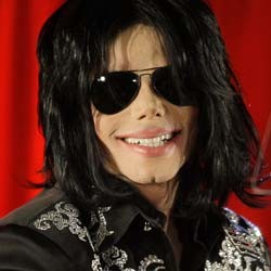 Jaket Michael Jadi Benda Keberuntungan Aaron Carter