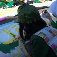 Tanam Pohon dan Tulis Kaligrafi di Atas Kain 100 Meter 