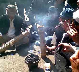 AMPGTP Bakar Menyan di Gedung Sate