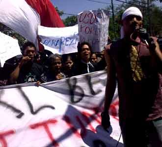 Pedagang Kaki Lima Geruduk Kejari