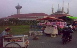 Pedagang Dugderan Tandai Ramadan di Semarang