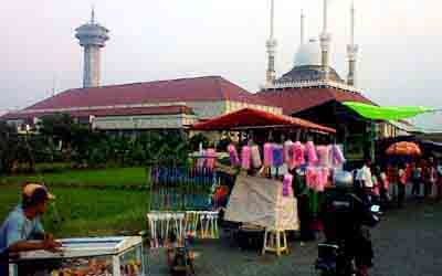 Pedagang Dugderan Jelang Ramadan