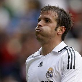 Van der Vaart Kapok Main di Spanyol