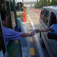 Uang Receh Habis, Sejumlah Gerbang Tol Ditutup