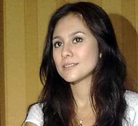 Gaya Simpel Wulan Guritno