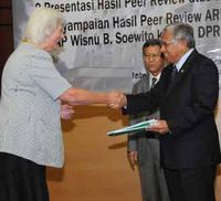 Penyerahan Hasil Peer Review BPK RI