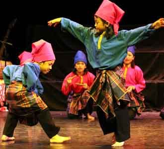 Peringati HUT RI dengan Pentas Budaya