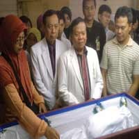 Ibu Janeetra Mimpi Hanya Gendong Satu Anaknya