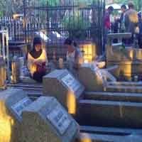 Jelang Ramadan, Ratusan Warga Berziarah ke Makam