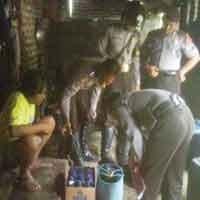 Polres Ponorogo Sita Ratusan Botol Miras