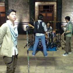 Ungu Tiga Hari Garap Album Religi