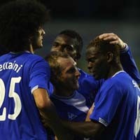 Everton-Fulham Menang, Villa Tumbang