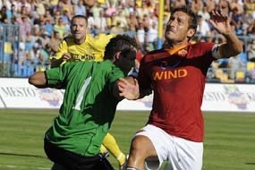 Roma Tertahan, Hamburg Berpesta