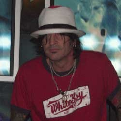Tommy Lee Cuti Jadi Drummer Motley Crue
