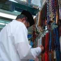 Ngabuburit di Mal, JK Beli Arloji dan Tasbih