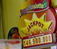 Warga Desa Menang Lotere Senilai Rp 2,22 triliun!