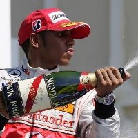 Hamilton Tak Mau Salahkan Tim