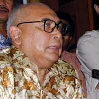 Anugerah Gelisah Rumahnya Diintai Polisi