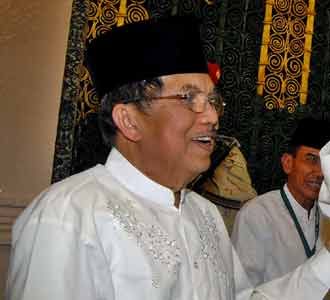 JK di Samping Makam Nabi