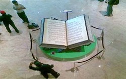 Al Quran Raksasa dari Cokelat 