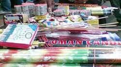 Polisi Razia Ribuan Petasan di Pasar Tradisional Jakarta