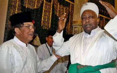 JK di Samping Makam Nabi