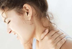 Nyeri Akibat Salah Bantal Jangan Disepelekan