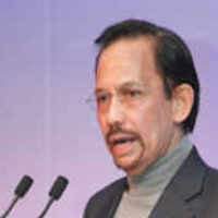 Sultan Brunei Bayar Ratusan Juta Cuma untuk Cukur Rambut