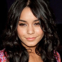 Vanessa Hudgens Gila Makan Cokelat 