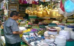 Sepi Peziarah, Omzet Pedagang Ampel Menurun