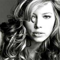 Jessica Biel Sebar Virus di Komputer