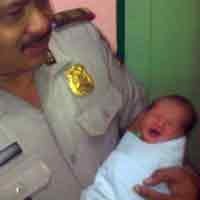 Ronda Pagi, Satpam Pabrik Temukan Bayi Perempuan