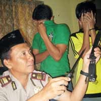 Kalah Taruhan Burung Dara, Sajam Ganjarannya